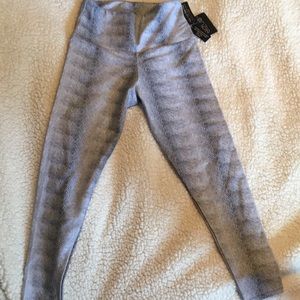 ONZIE High Rise Midi Yoga ankle pants S/M